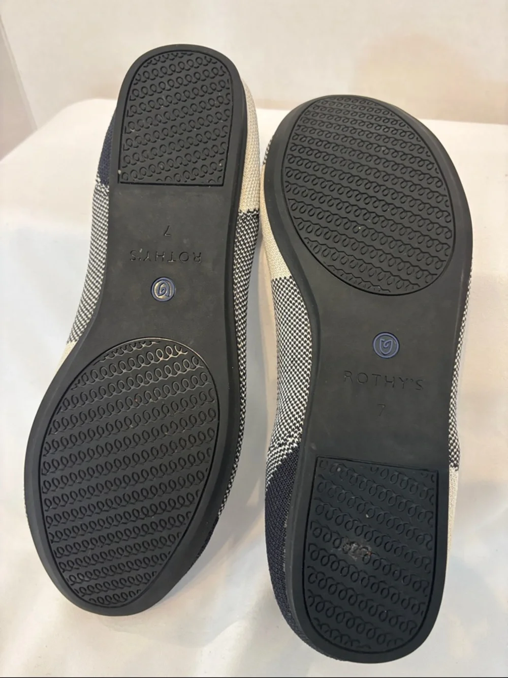 Rothy's Captoe Black & White Plaid pattern Knit slip on Flats. Size 7